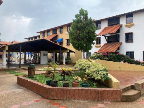 Garden, Lecheria exclusivo con muelle in Puerto La Cruz