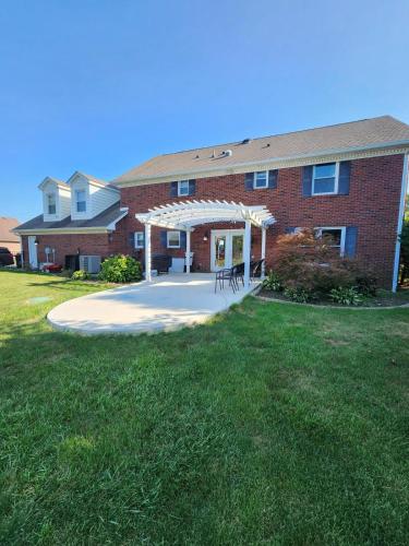 Tranquil Escape on 1 Acre Near Eagle Creek in Brownsburg (Indiana)