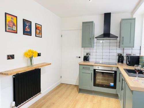 Comfy 4 Bed Home - Port Talbot - Perfect for Contractors & Families in Port Talbot