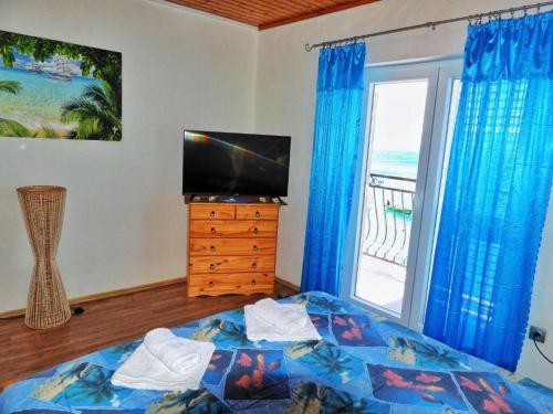Apartment Zdravko - 5 m from beach - image 10