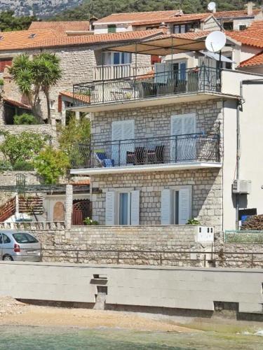 Apartment Zdravko - 5 m from beach - image 5