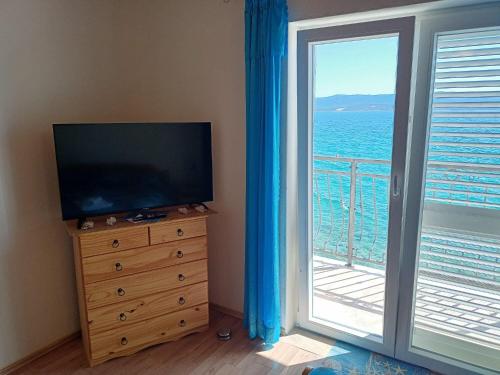 Apartment Zdravko - 5 m from beach - image 3