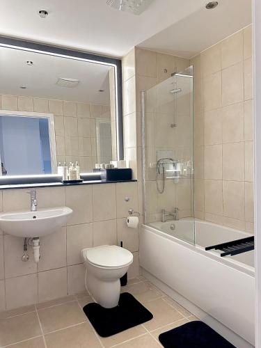2 bed Luxe Apartment, Бирмингем (фото 3)