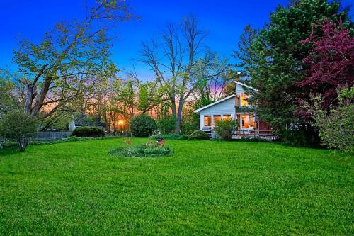 . PRIVATE COTTAGE GETAWAY On LAKE SIMCOE