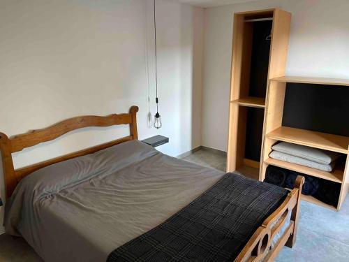One-Bedroom Apartment image 9