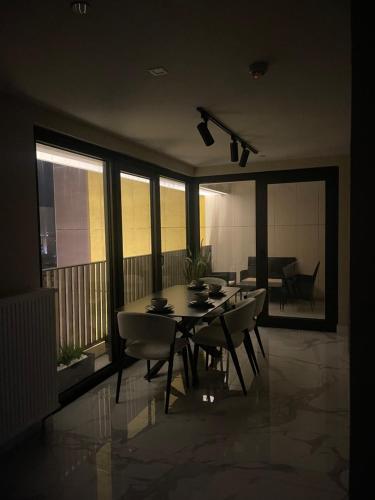 180° View Apartment in Diamond Building Skopje, Skopje (photo 2)