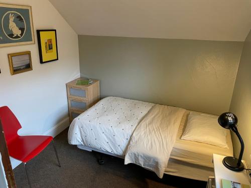 Budget Single Room image 10
