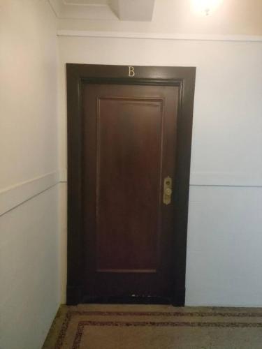 6 beds including 4 double beds and 2 single sofa beds in 1 bedroom and 1 living room apartment, Auckland (fotografie 3)