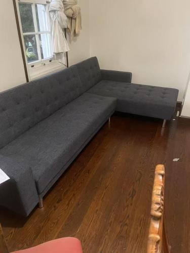 6 beds including 4 double beds and 2 single sofa beds in 1 bedroom and 1 living room apartment, Auckland (fotografie 7)