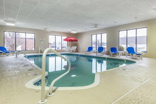 Swimming pool, Comfort Inn Alton near I-255 in Alton (IL)