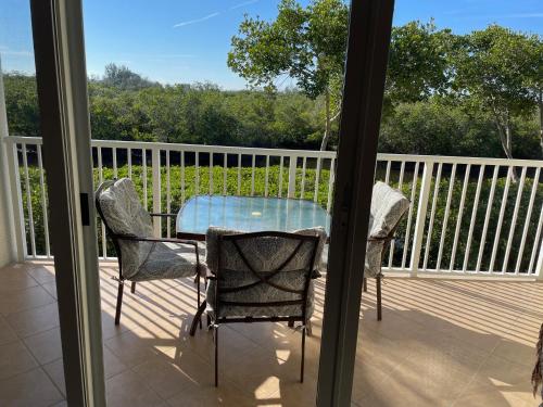 Beautiful New Luxury Townhome with Private Beach and Swimming Pools in Ruskin