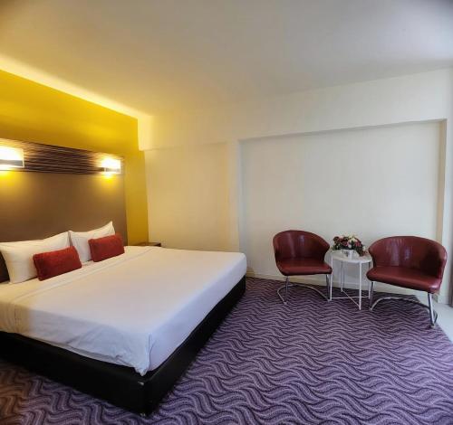 Deluxe Room image 4