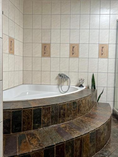 Spies Villa - Fast Wi-fi, Netflix, DSTV, Solar