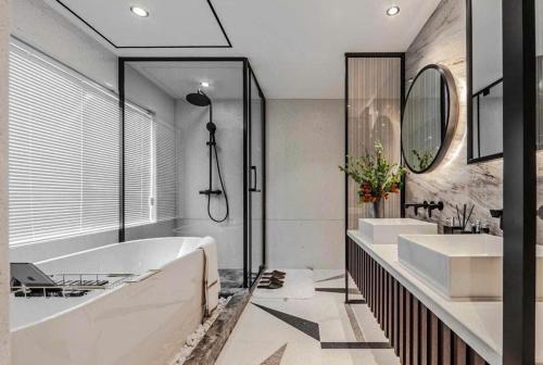One-Bedroom Apartment image 9