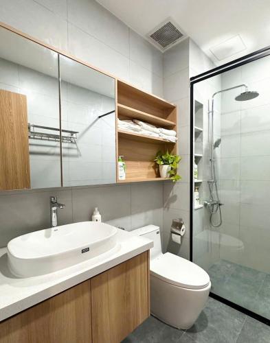 One-Bedroom Apartment image 8