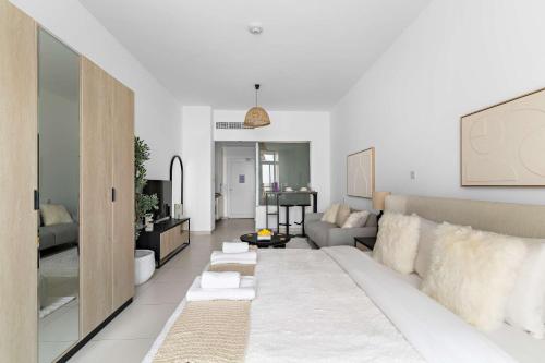 Silkhaus Vacation Homes Seaside Studio in Palm Views West Tower - image 7