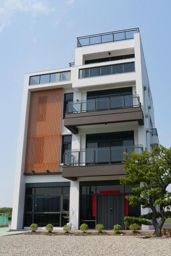 Exterior view, Richen Shanshan in Yuanlin Township