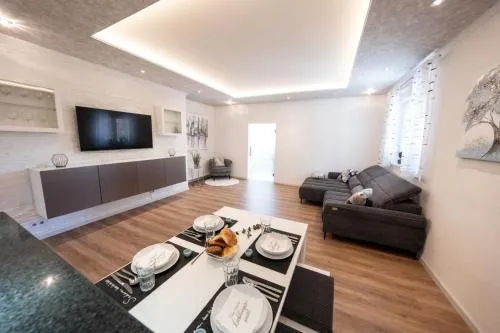 Ring48 City Living - modernes Wohnen mit Wohlfühlambiente mitten im Stadtzentrum - vollausgestattete Küche, Bad mit Duschbadewanne, Parkplatz in Bayreuth, Deutschland