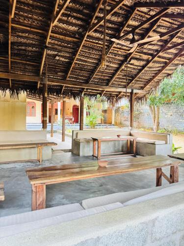 Restaurant, Uluwatu Surf Hostel - Arugambay in Arugam Bay