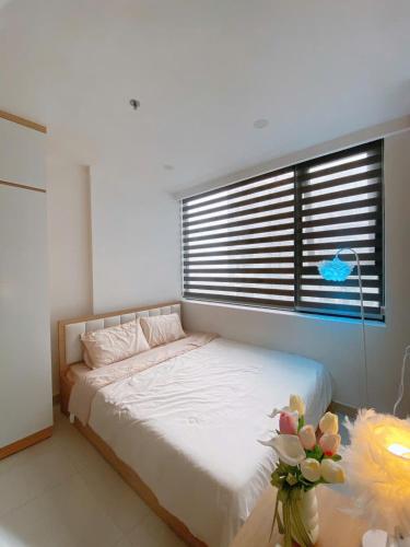 Two-Bedroom Apartment with Pool View image 6
