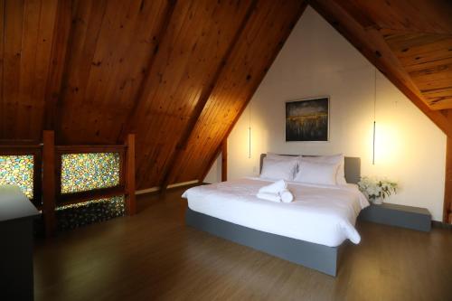 1 queen bed