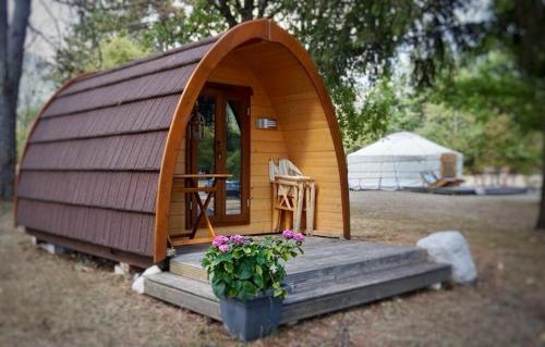 Cabane en bois POD 1 gîte à louer Champfromier
