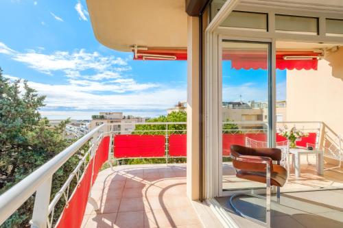 Superior One-Bedroom Apartment with Balcony