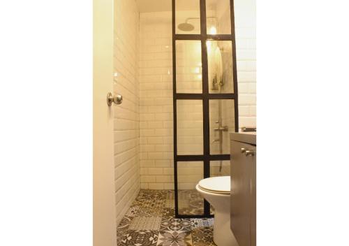 The Brass Burrow, Bel Air Soho Suites, Manila (photo 6)