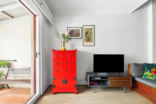 Hip Inner-City Living in Vibrant Erskineville - image 5