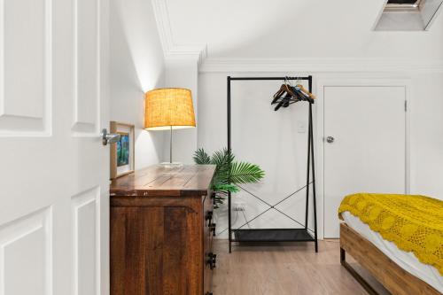 Hip Inner-City Living in Vibrant Erskineville - image 7