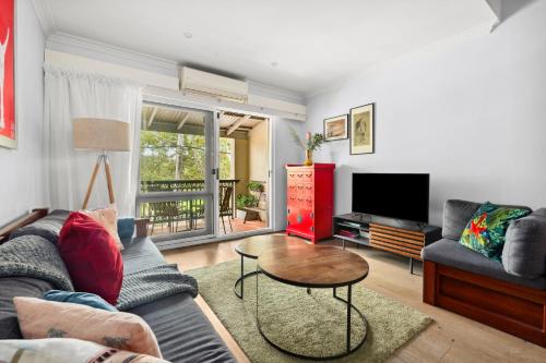Hip Inner-City Living in Vibrant Erskineville - image 12