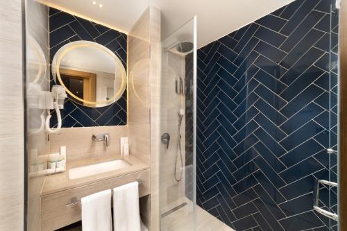 room detail thumbnail 2