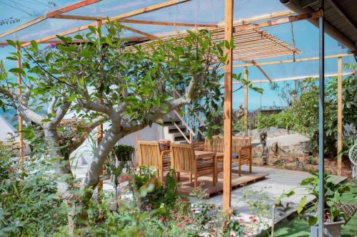 room detail thumbnail 2