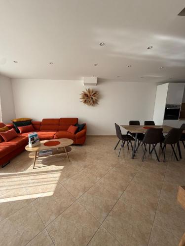 Le bougainvillier Le bougainvillier