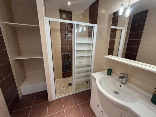 Le bougainvillier Le bougainvillier