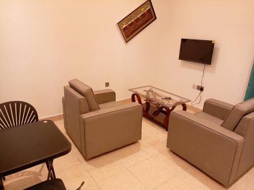 Furnished chamber and hall in Abelemkpe