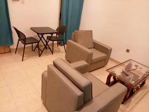 Furnished chamber and hall in Abelemkpe