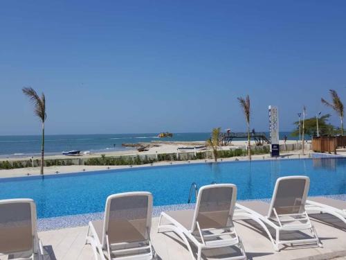 Room in Apartment - Luxury Apartment, Samaria Beach Club P23