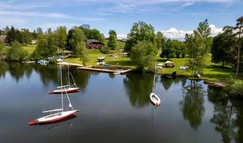 Feriendorf am Maltschacher See in Feldkirchen in Kärnten, Österreich