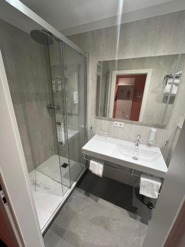 Double Room image 4