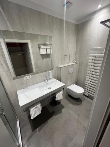 Hotel Caroline - image 11