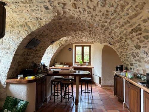 La Fenice - Beautifully restored property with heated pool in small village in Reillanne