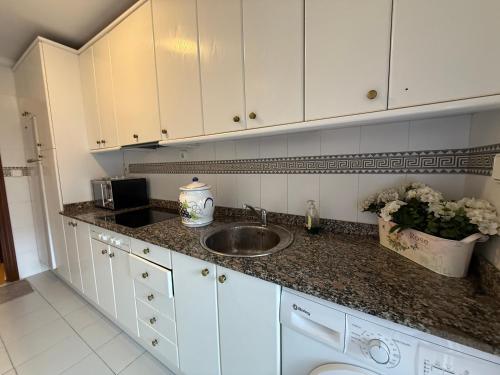 Apartamento AJO 2 habitaciones piscina y tenis in Bareyo