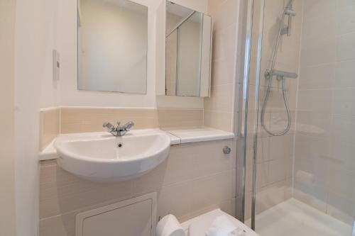 Argyle Apartment, Glasgow (photo 8)