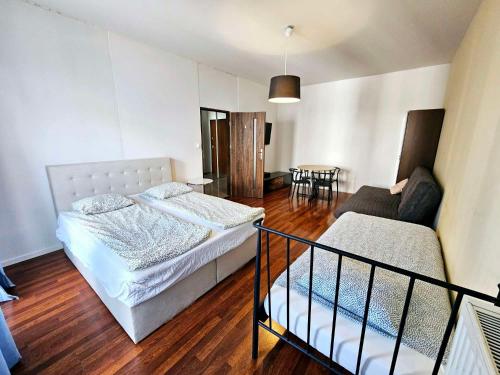 Rooms Green Rydygiera 17 own private room tv wifi, Varsovia (foto 6)