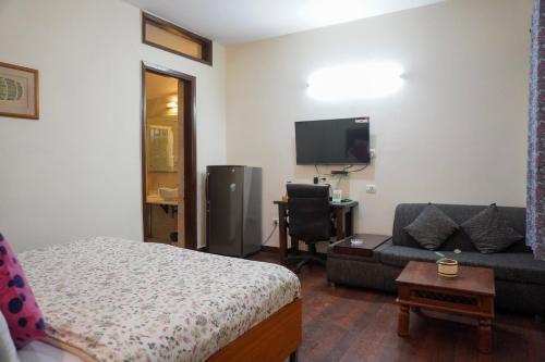 Deluxe Double Room image 9