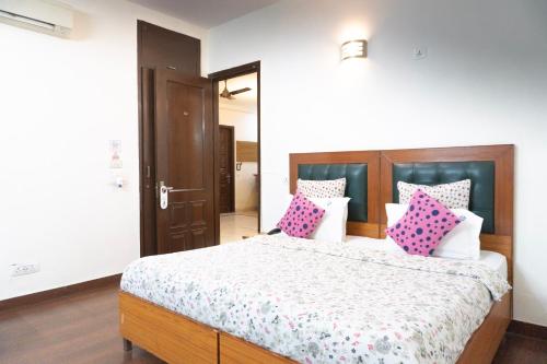 Deluxe Double Room image 8