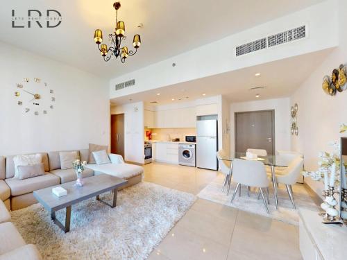 Luxurious 1BR Apartment with Creek View, Dubai (foto 2)
