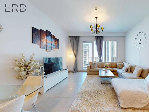 Luxurious 1BR Apartment with Creek View, Dubai (foto 3)