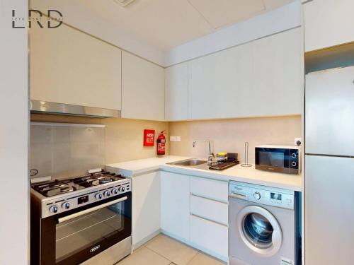 Luxurious 1BR Apartment with Creek View, Dubai (foto 6)